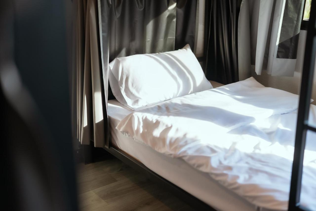 420 Hostel - Ekkamai Buds & Beds Бангкок Экстерьер фото