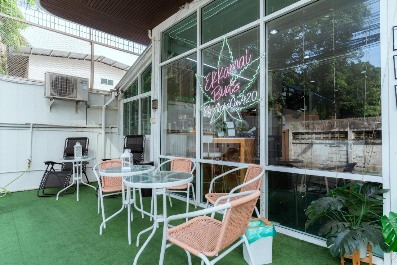 420 Hostel - Ekkamai Buds & Beds Бангкок Экстерьер фото