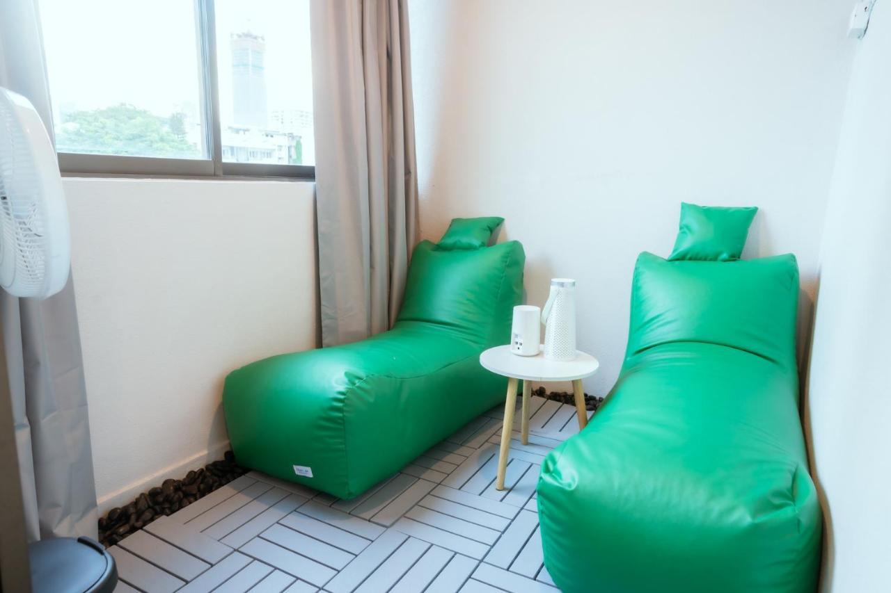 420 Hostel - Ekkamai Buds & Beds Бангкок Экстерьер фото