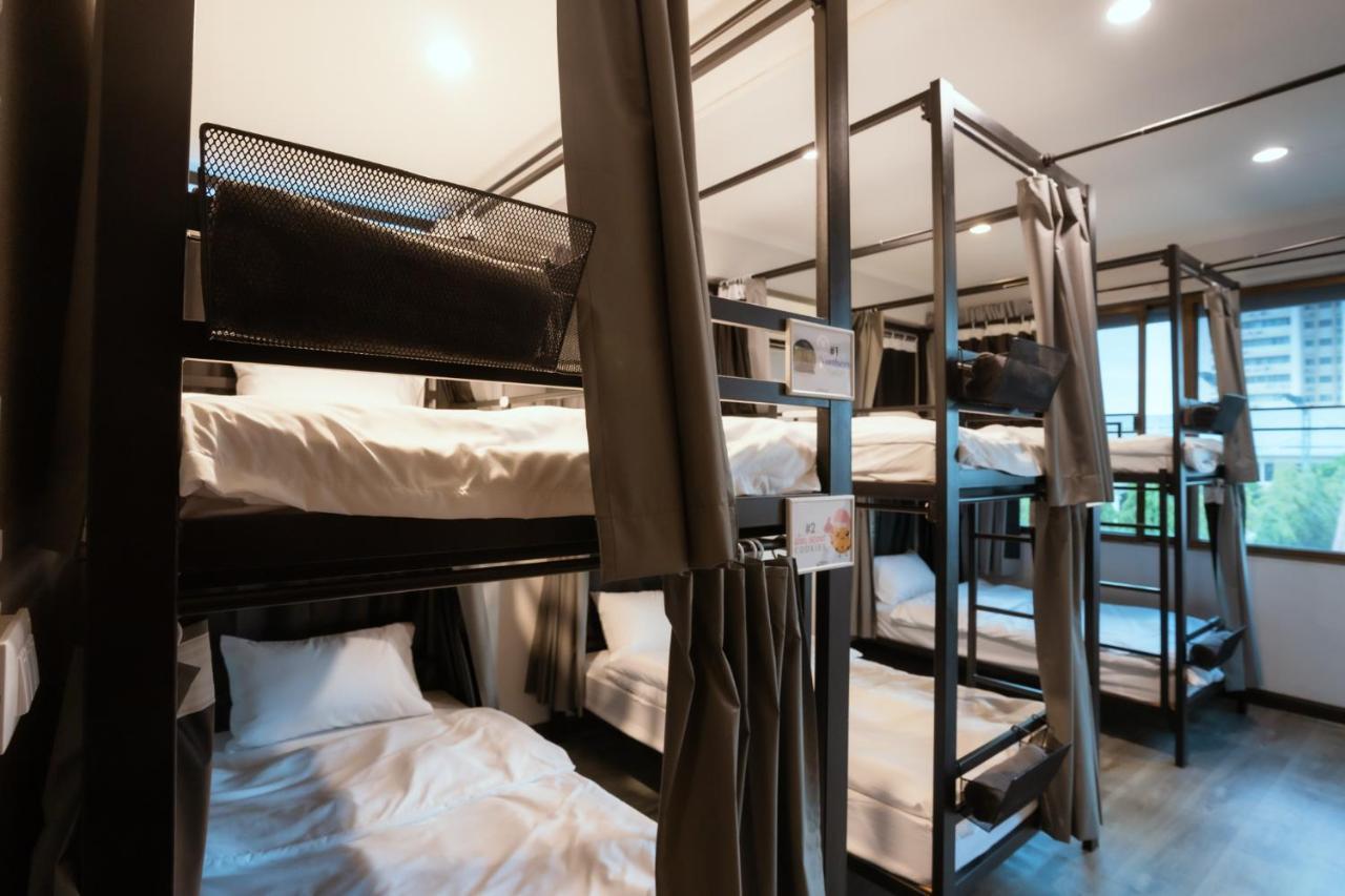 420 Hostel - Ekkamai Buds & Beds Бангкок Экстерьер фото