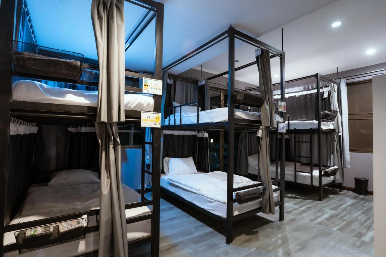 420 Hostel - Ekkamai Buds & Beds Бангкок Экстерьер фото