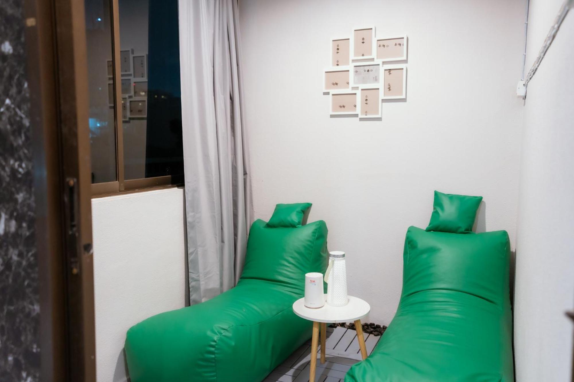 420 Hostel - Ekkamai Buds & Beds Бангкок Экстерьер фото