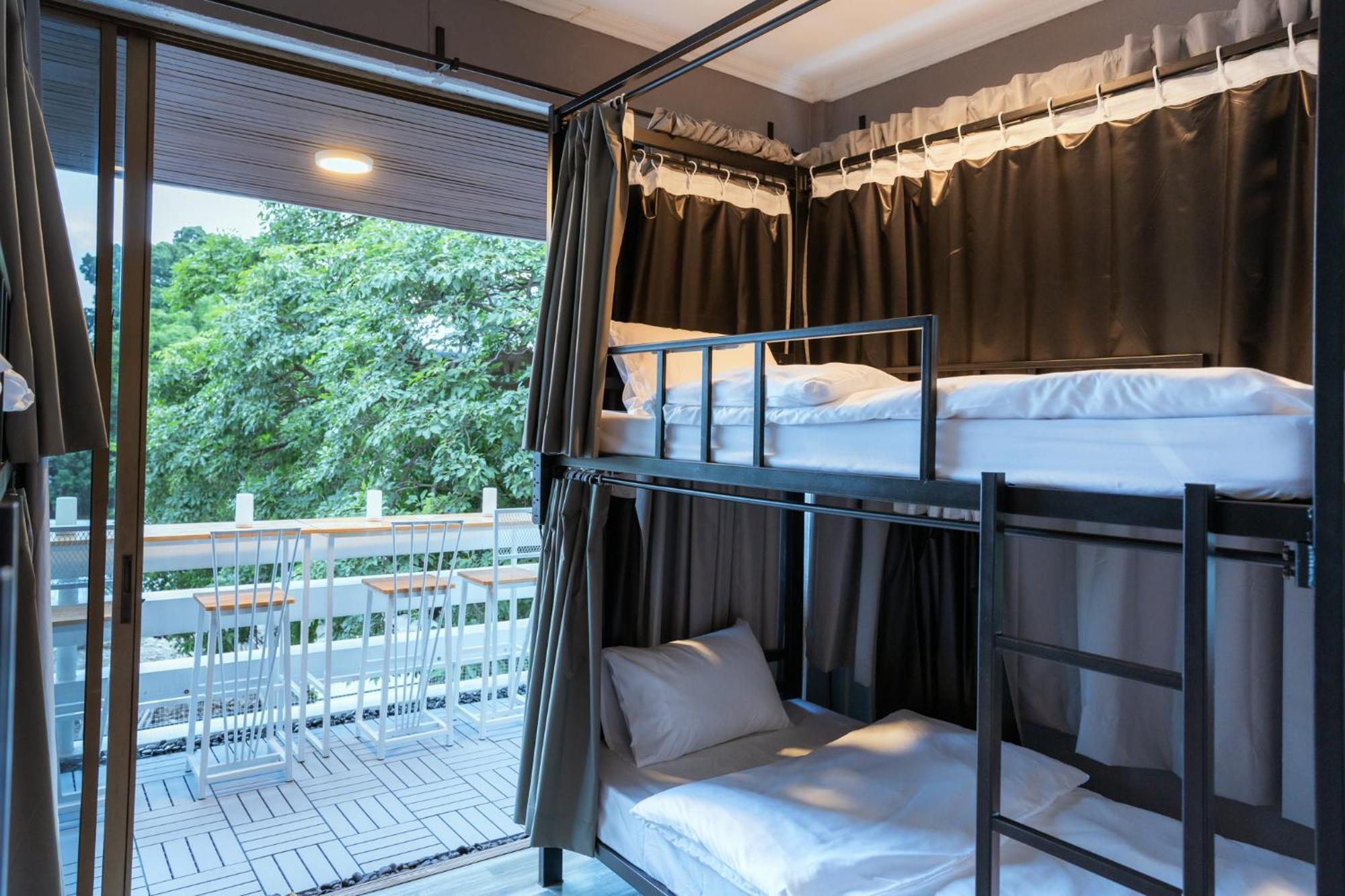 420 Hostel - Ekkamai Buds & Beds Бангкок Экстерьер фото